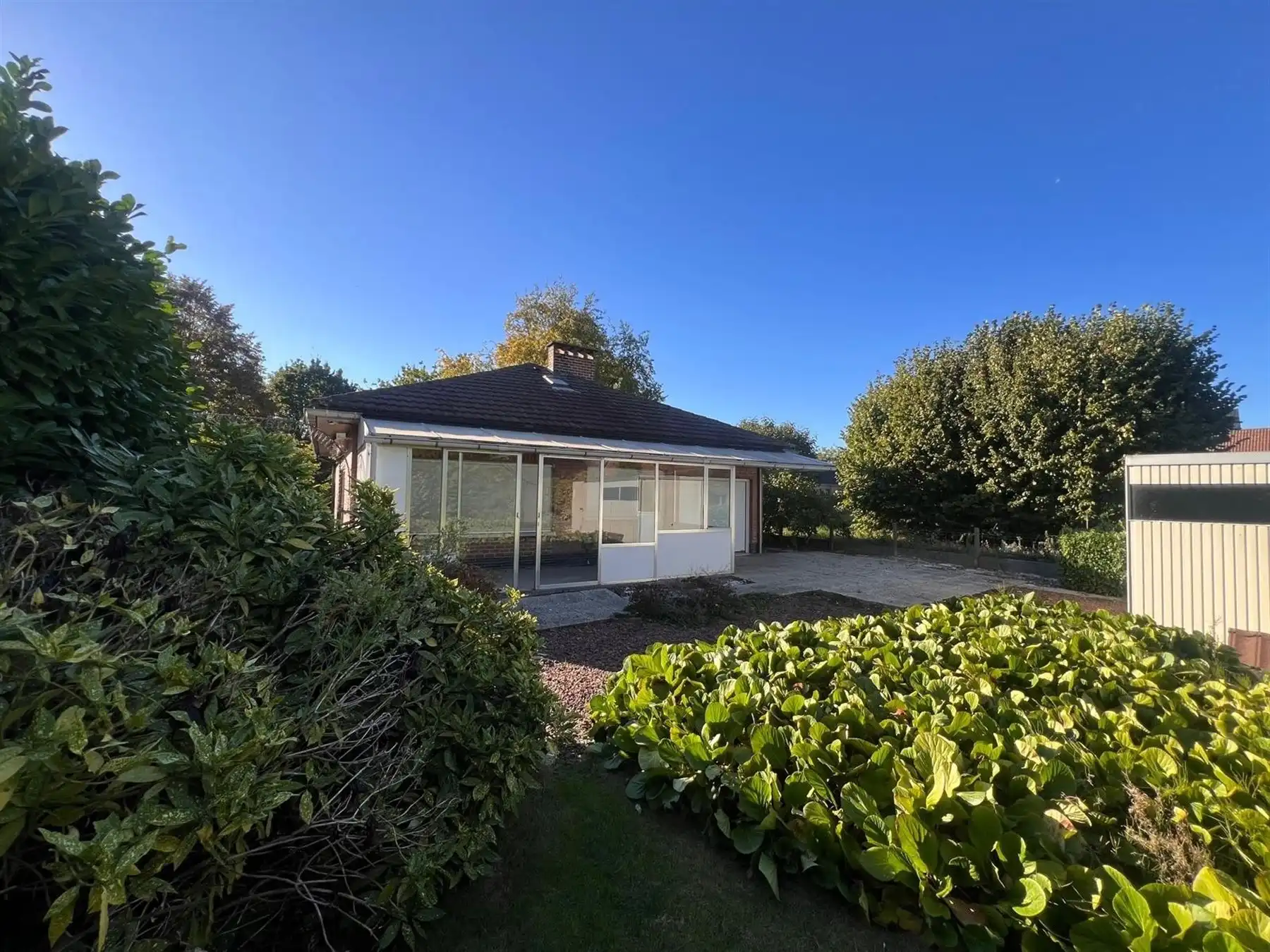 RESIDENTIEEL GELEGEN, TE RENOVEREN WONING  foto 3