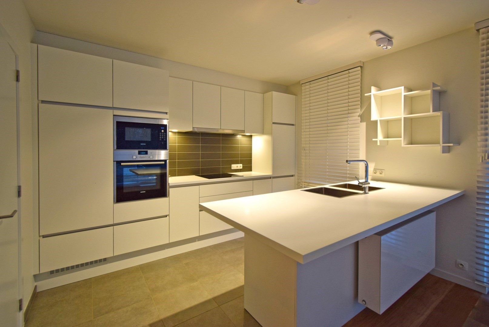 Luxueus afgewerkt hoekappartement te Rumbeke foto 6