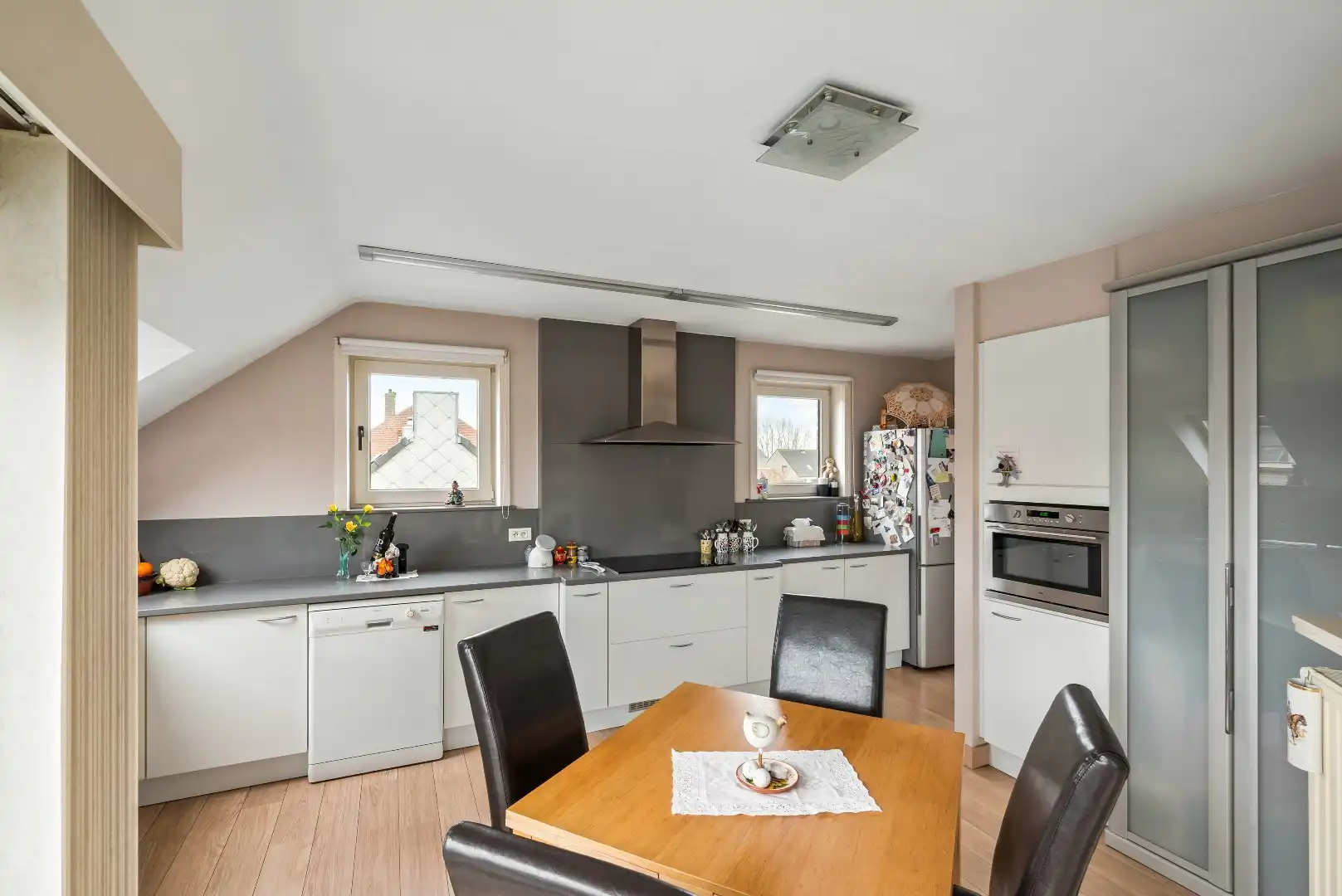 Prachtig appartement met 2 slaapkamers en ruim terras. foto 3