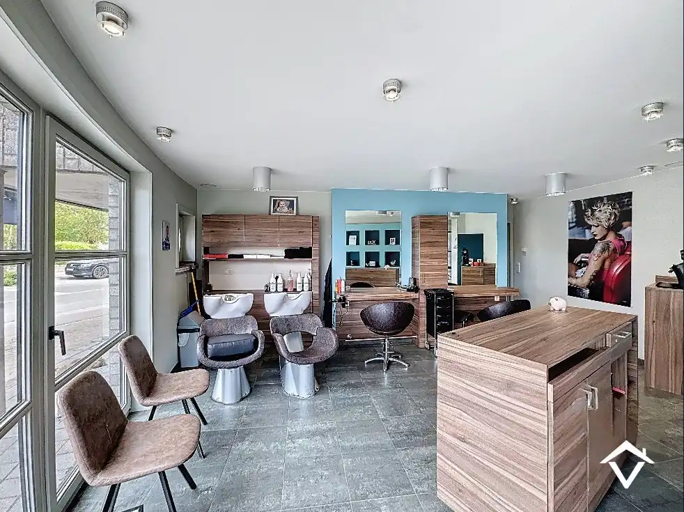 Volledig gerenoveerd handelspand met woonst en garage te Koekelare foto 21