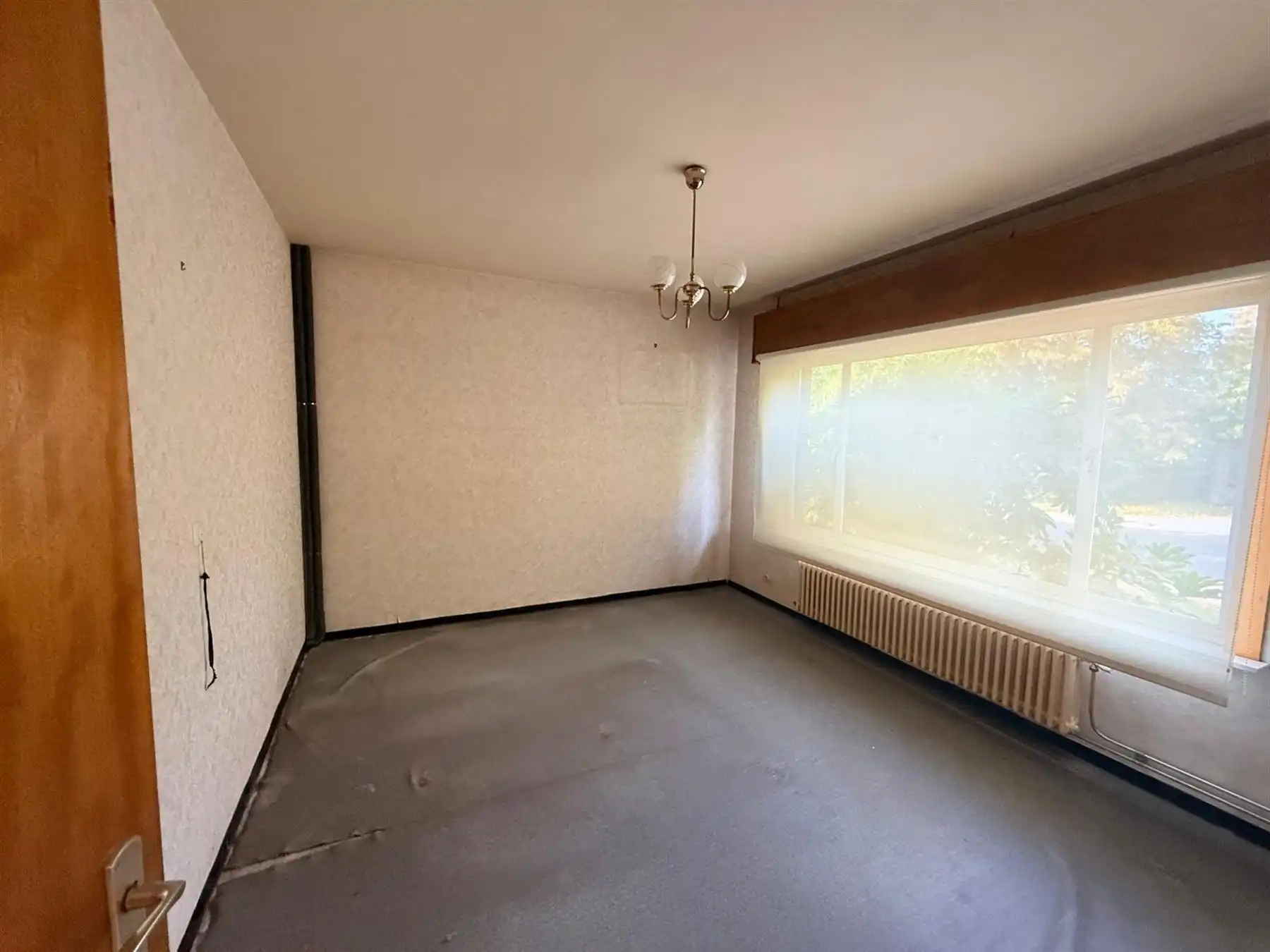 RESIDENTIEEL GELEGEN, TE RENOVEREN WONING  foto 6