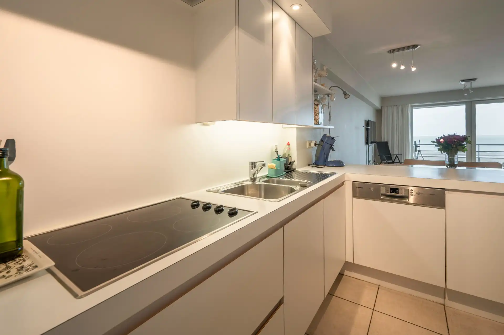 Gemeubeld - appartement op een ideale verdieping met frontaal zeezicht aan het Albertstrand! foto 9