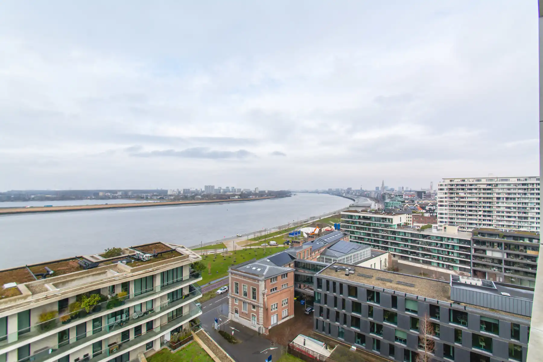 Ongemeubeld 1 slaapkamer appt. met zicht op de Schelde foto {{pictureIndex}}
