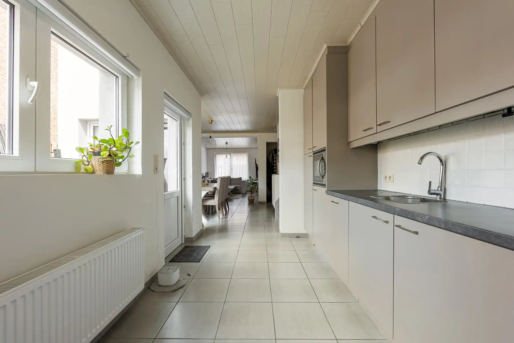 Gezinswoning met 3 slaapkamers en stadskoer met toegangspoort, gelegen binnen de ring van Turnhout. foto 7