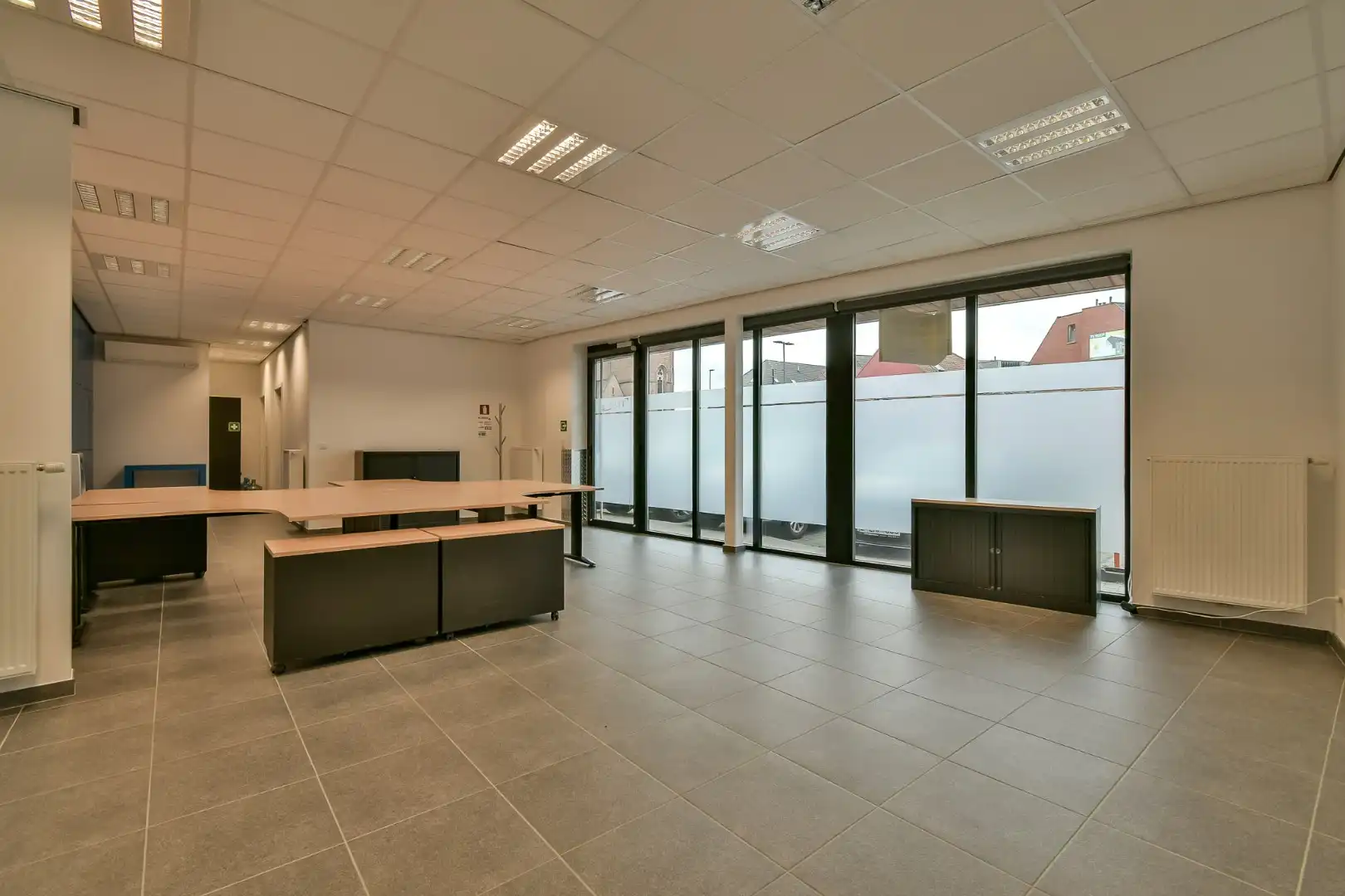 Handelszaak gelegen op een toplocatie in centrum Ruddervoorde! foto 2