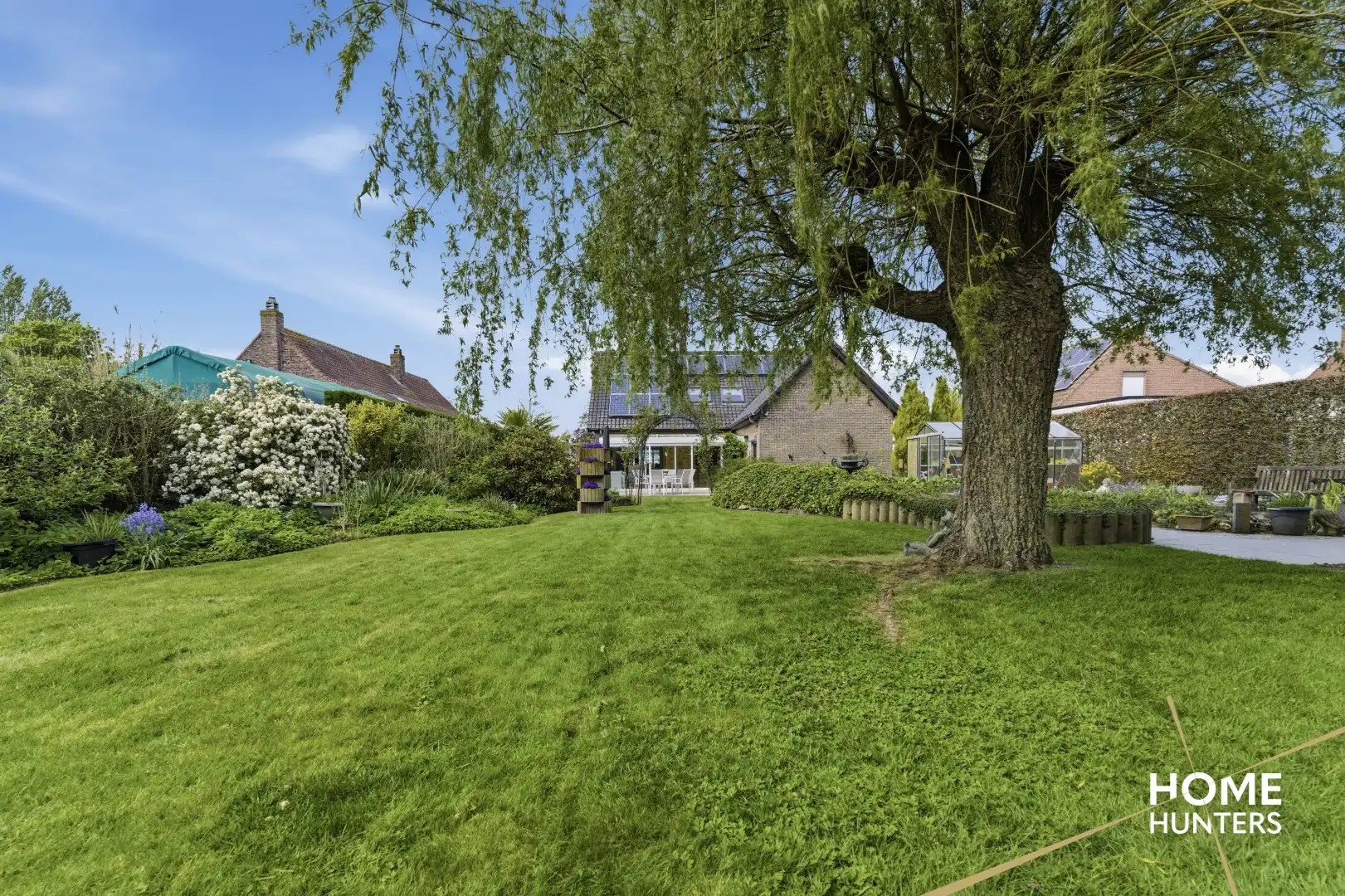 Instapklare villa met 5 slaapkamers, een ruime garage en een prachtige tuin te Dikkebus foto 34