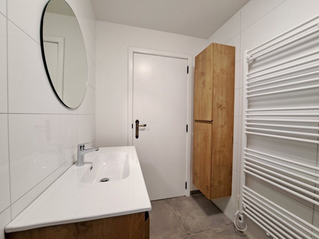 Knap gerenoveerd appartement te Genk centrum foto 13