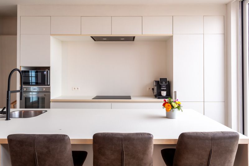 Prachtige instapklare woning met zee van ruimte, ruime tuin!!! foto 7