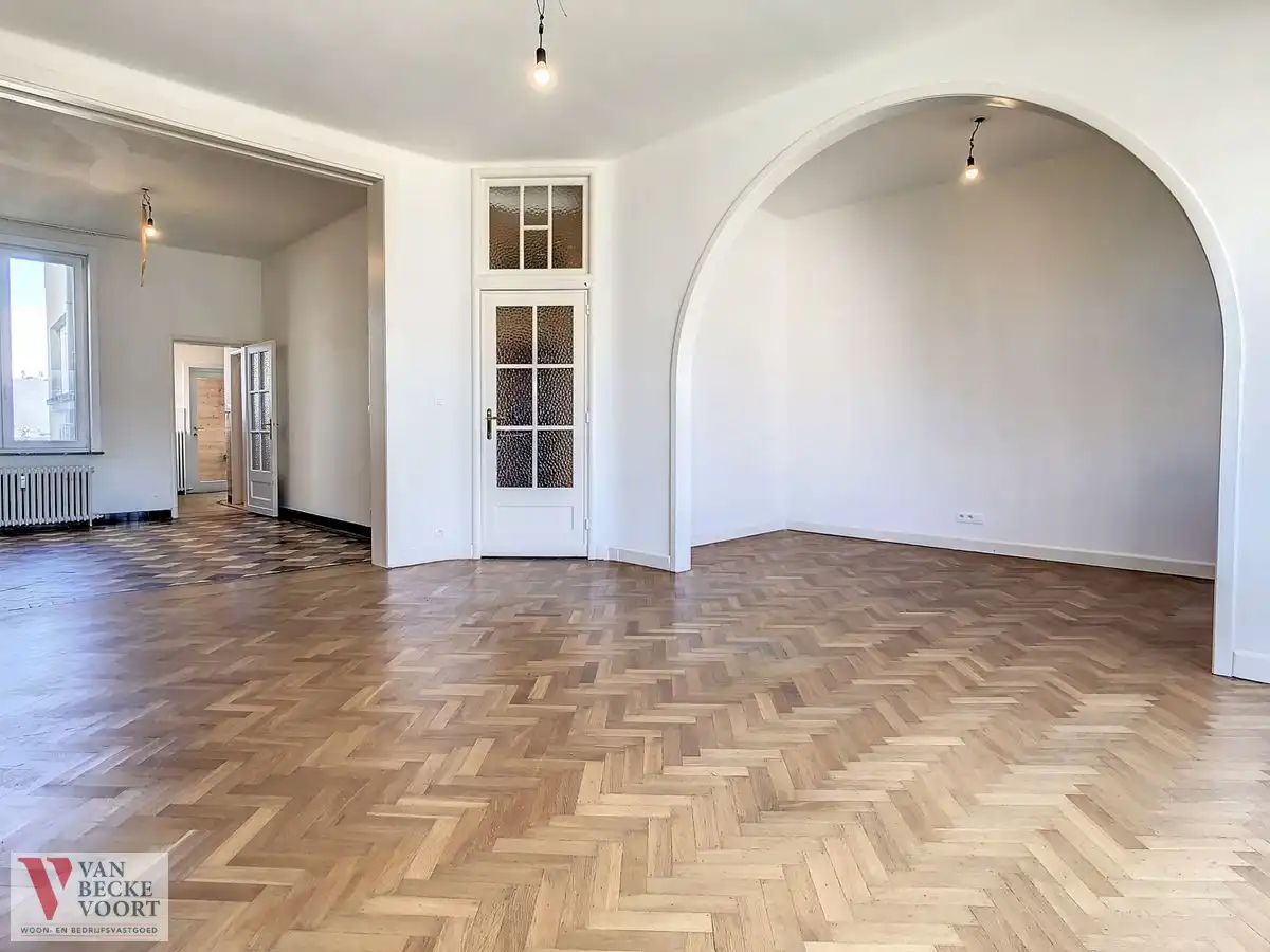 Appartement met drie slaapkamers en open zicht foto {{pictureIndex}}