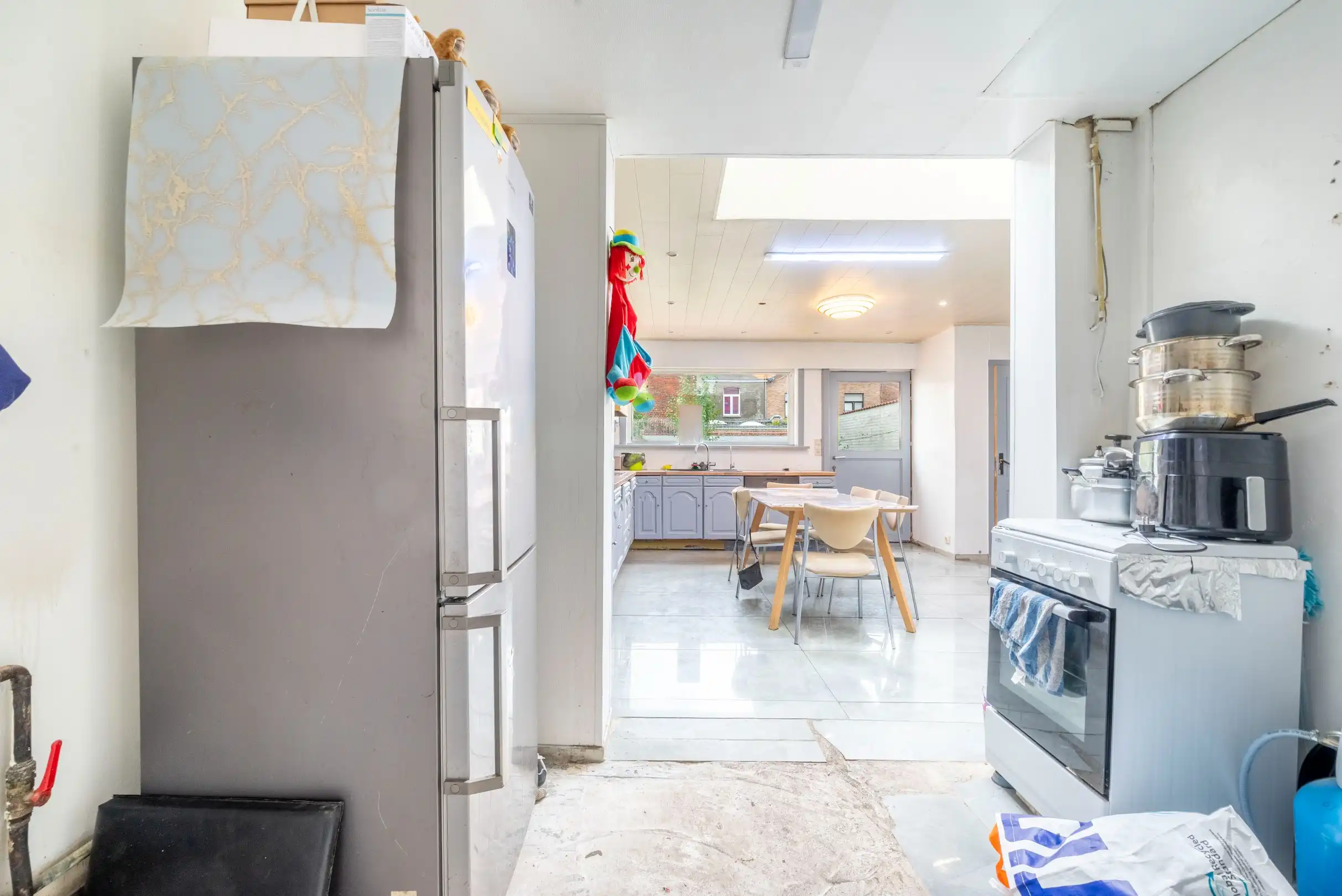 Ruime woning met 5 slaapkamers, garage en tuin. foto 6