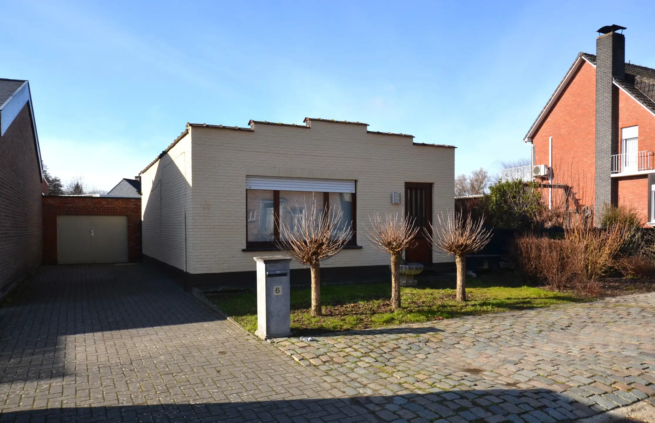 Hoofdfoto van de publicatie: Knusse te renoveren laagbouw op TOP-ligging