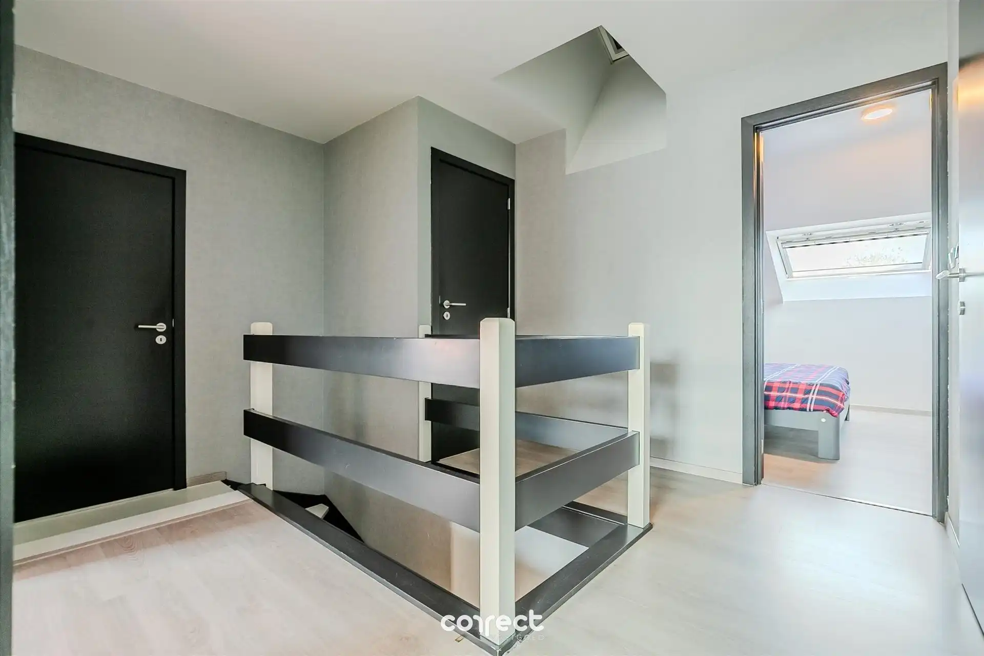 Instapklare gezinswoning  met 4 slaapkamers, garage en ruime tuin. foto 7