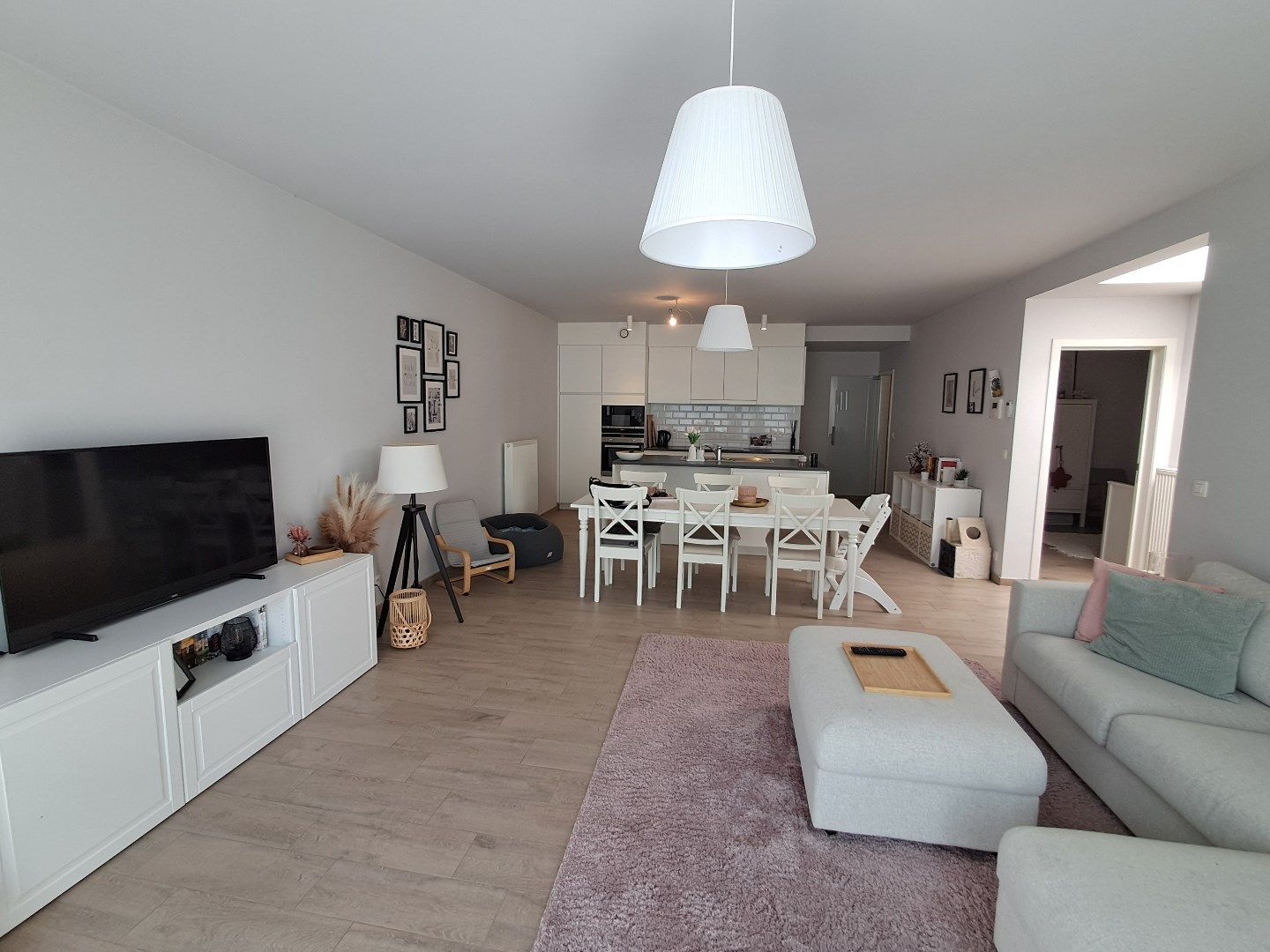 Ruim gelijkvloers appartement met tuin en carport! foto 2