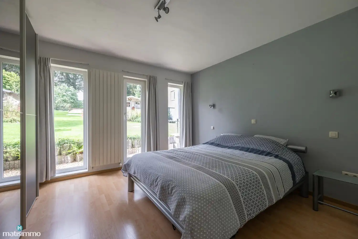 INSTAPKLAAR GERENOVEERDE WONING MET 3 SLAAPKAMERS, GARAGE, CARPORT EN PRACHTIGE TUIN NABIJ HET KANAAL EN DE MAAS IN LANAKEN foto 17
