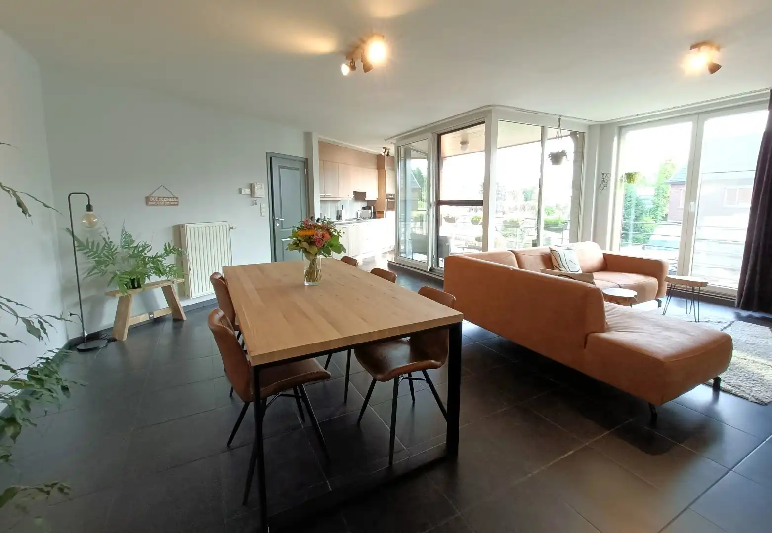 APPARTEMENT MET TERRAS EN AUTOSTAANPLAATS foto 5