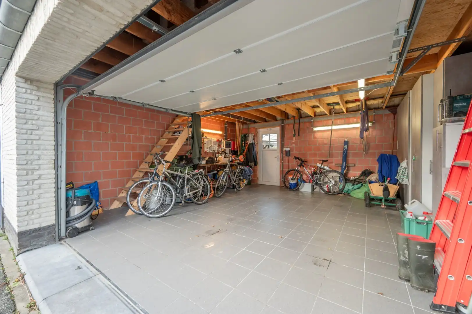 Prachtige en zéér ruime woning met kwaliteitsvolle afwerking foto 28