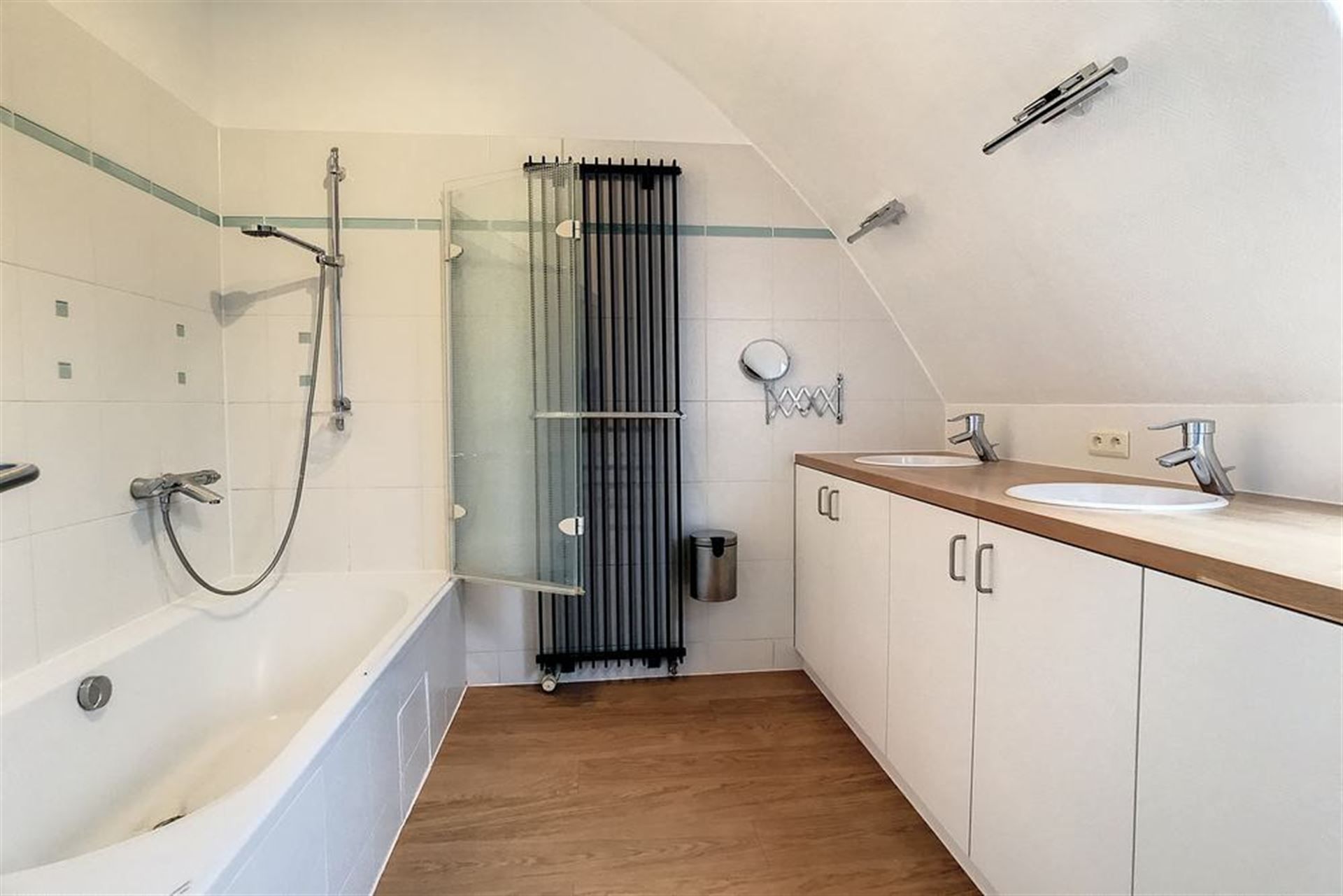 Mooie alleenstaande villa foto 8