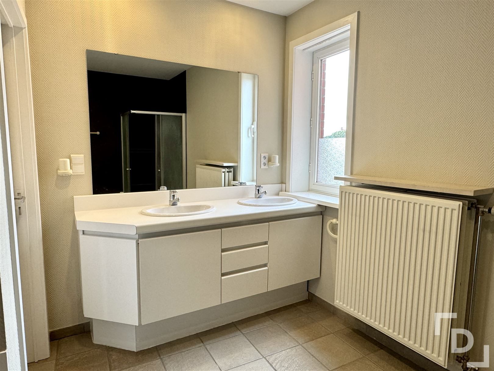 Ruime handelszaak met woonst & verhuurd appartement te koop in Poelkapelle. foto 52