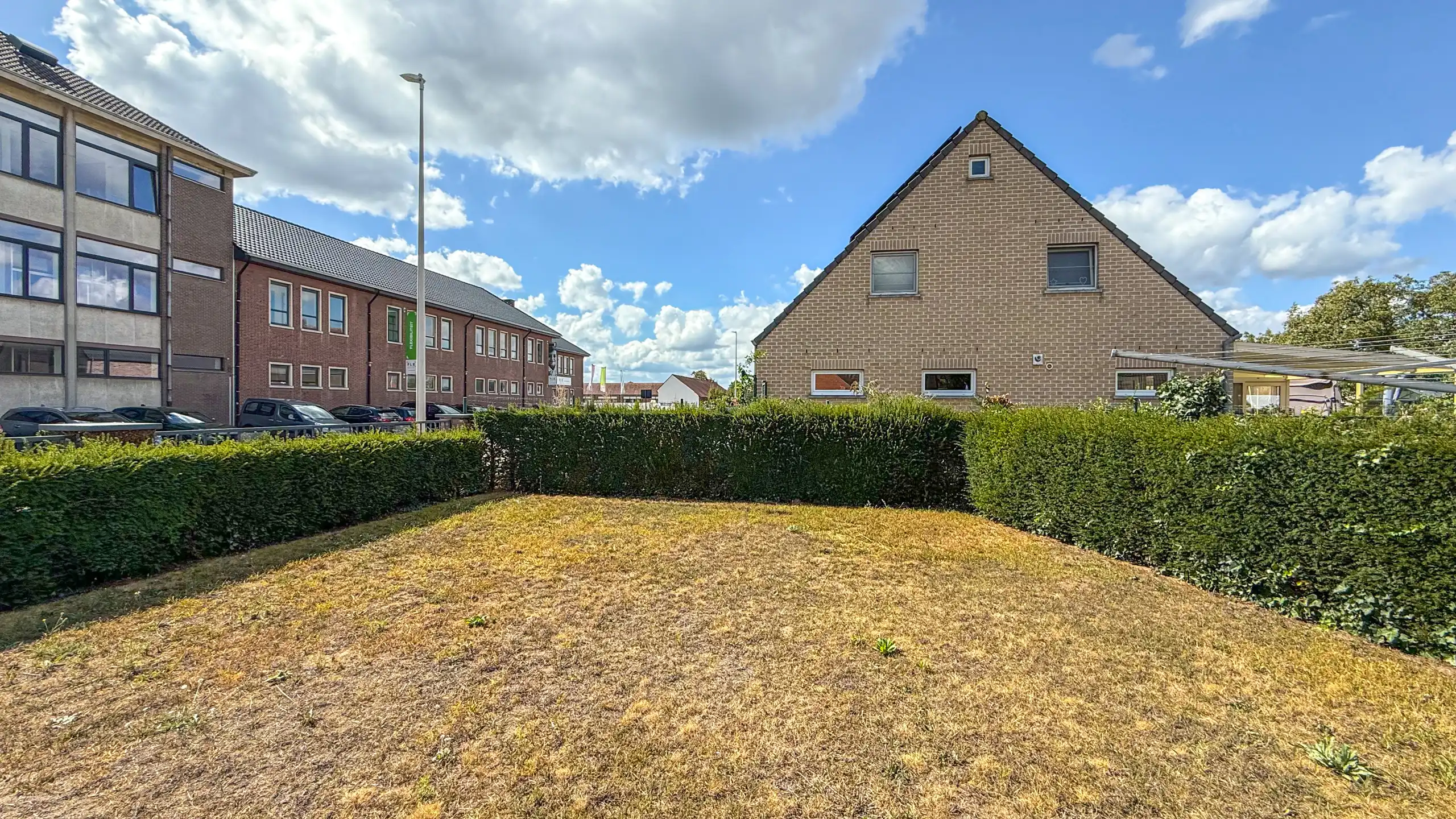 Ruime gezinswoning met 4 slpk, zonnepanelen en grote tuin! foto 51