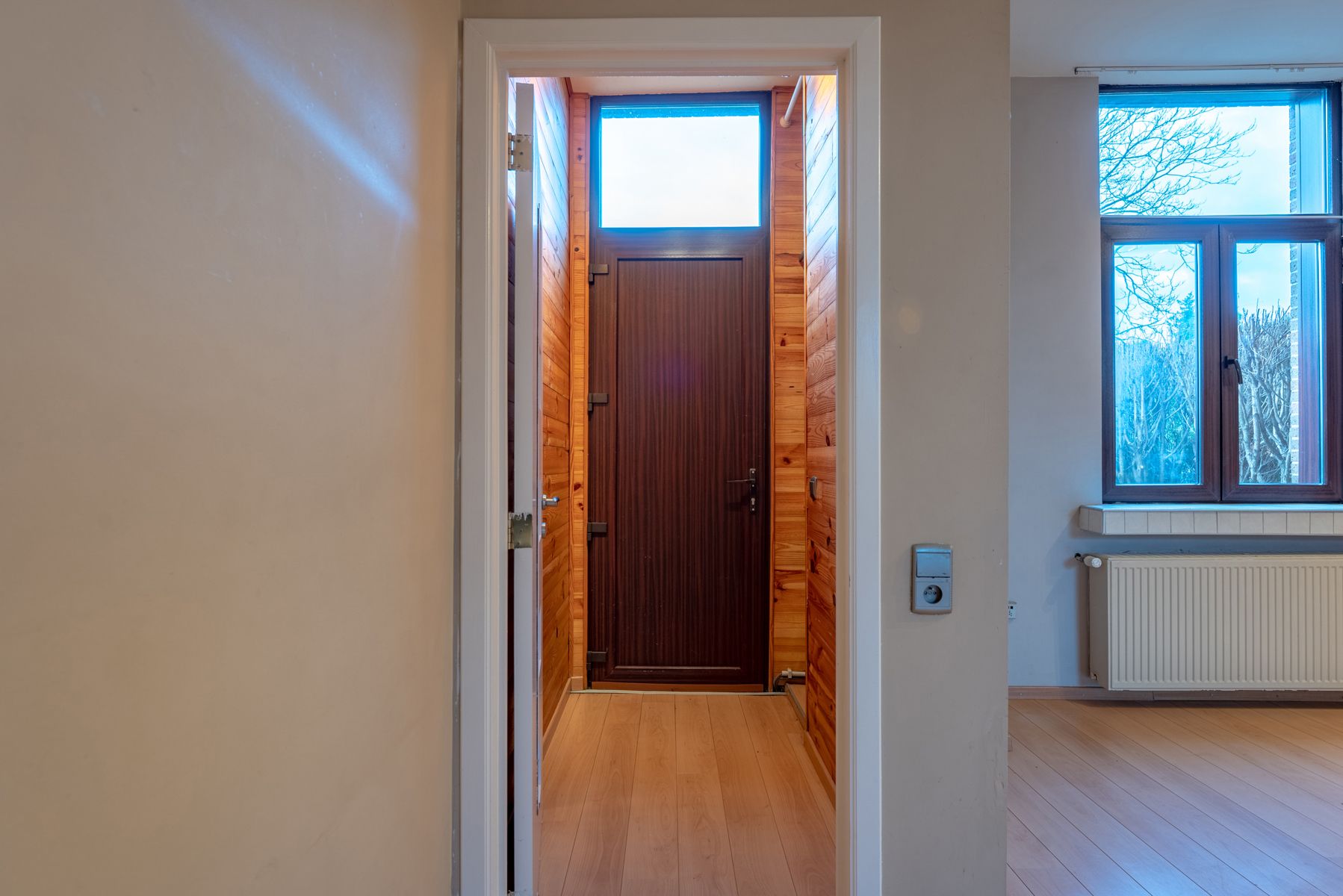 Te renoveren woning met 2 slaapkamers, ruime oprit en tuin! foto 6