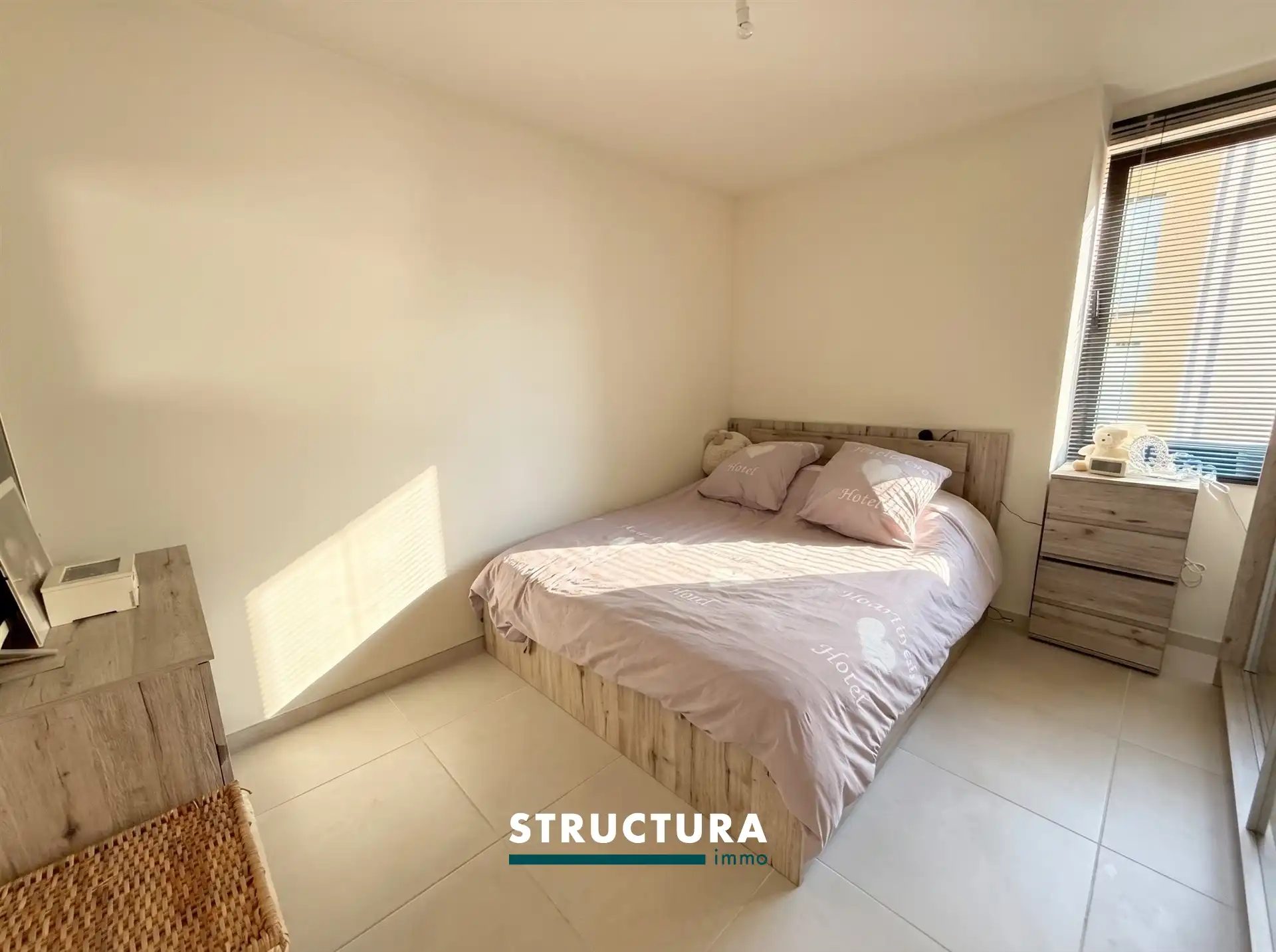 Appartement met 2 slaapkamers en 2 staanplaatsen in centrum Merchtem foto 8