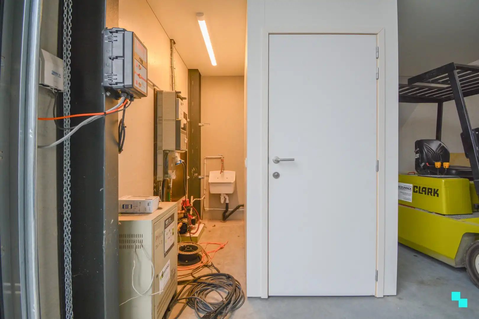 Nieuwbouw KMO-unit van ca. 225 m² te Izegem foto 11