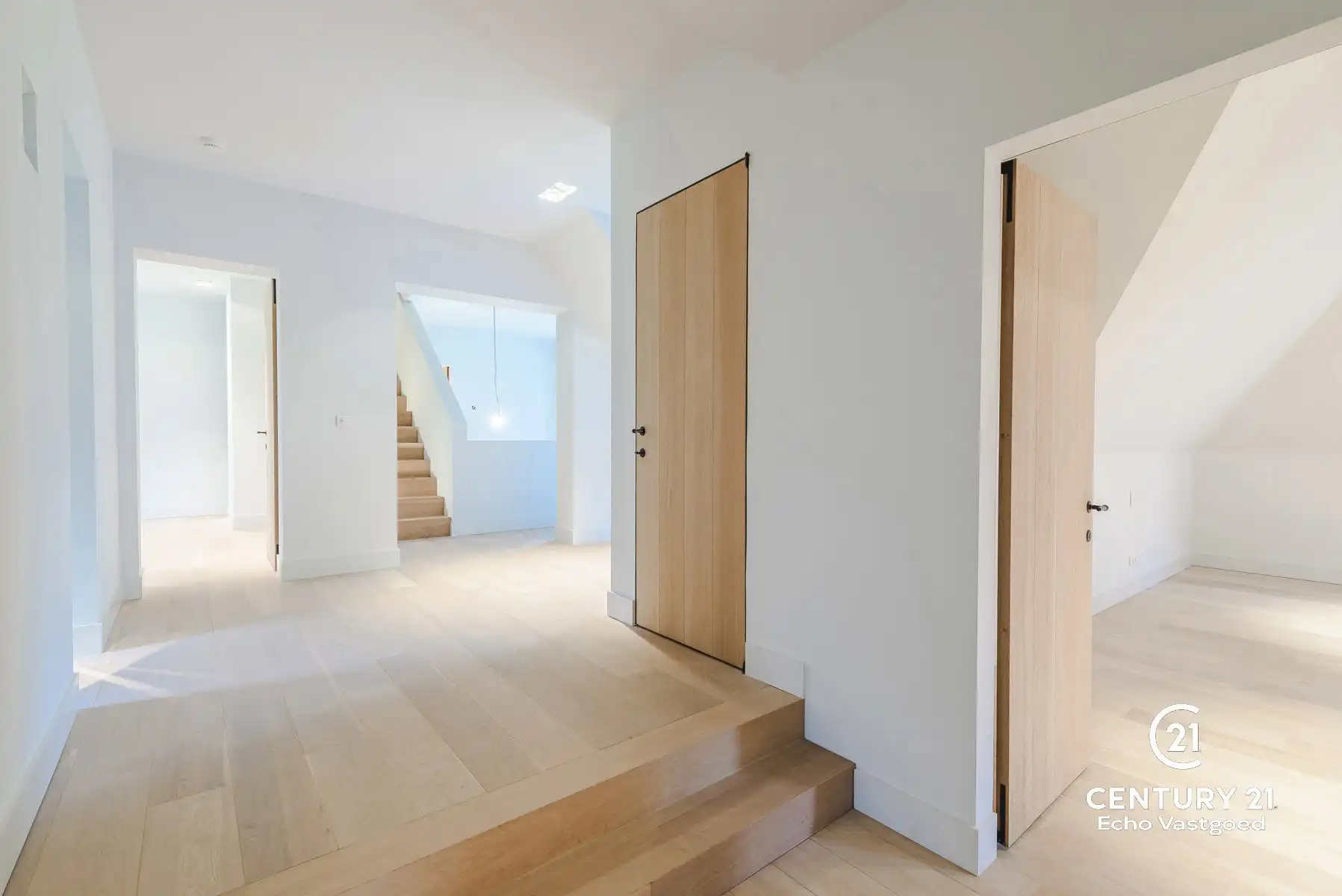 Unieke high-end villa met royaal woonoppervlak op 2415m² foto 18
