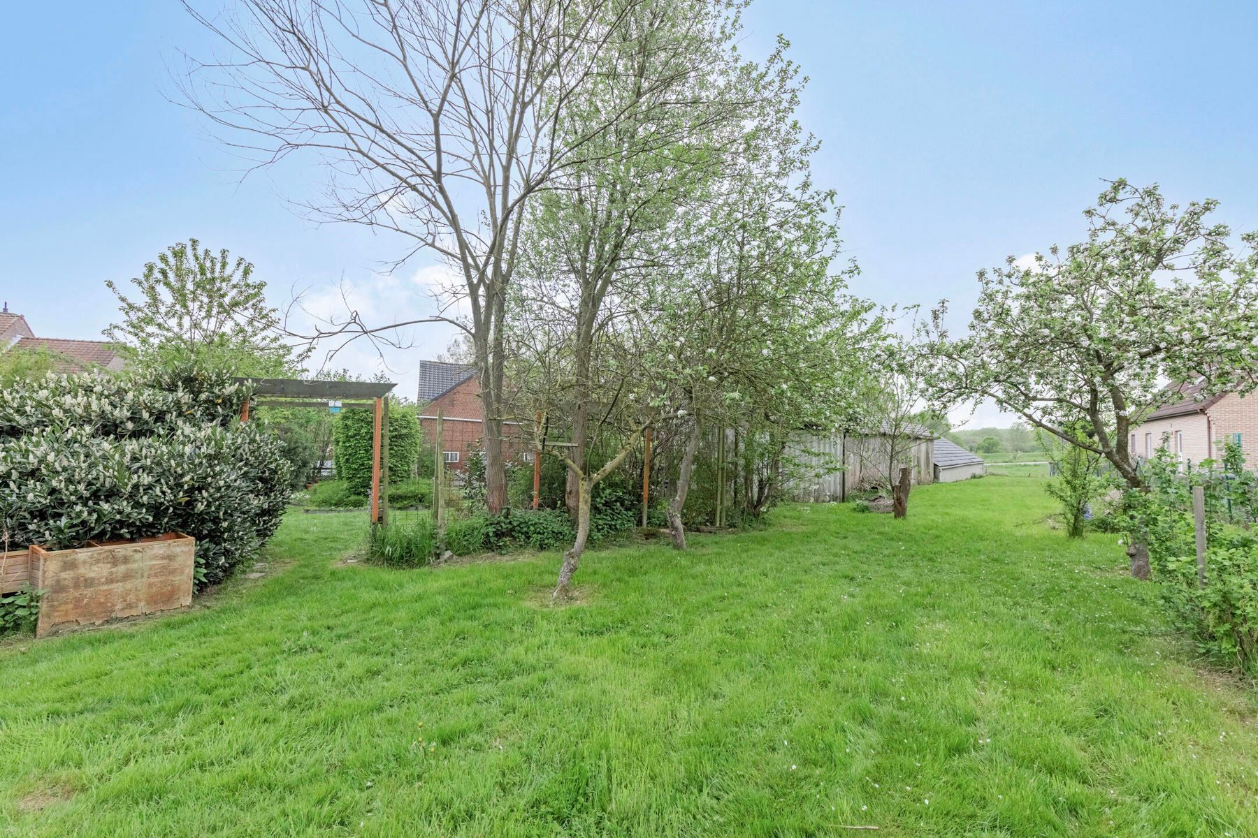 Ruime woning met aanpalende loods op toplocatie. foto 26