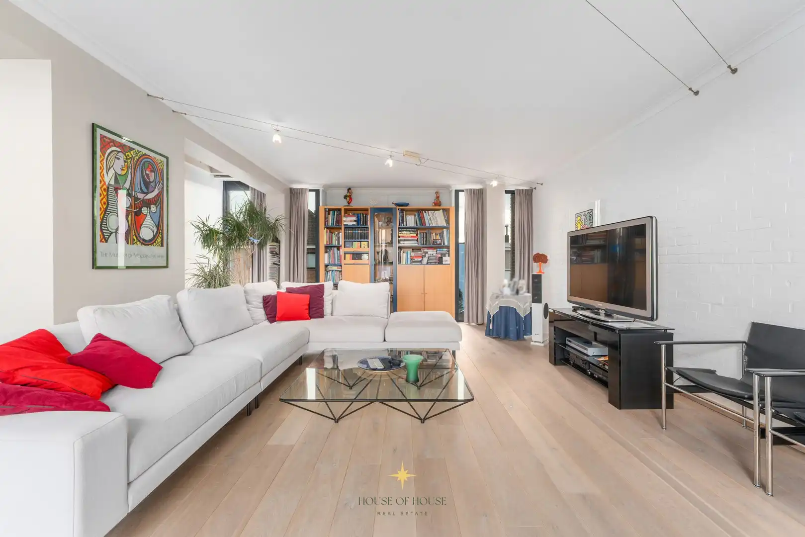 Uniek gerenoveerde architectenwoning te Sint-Kruis met ruime praktijkruimte foto 3