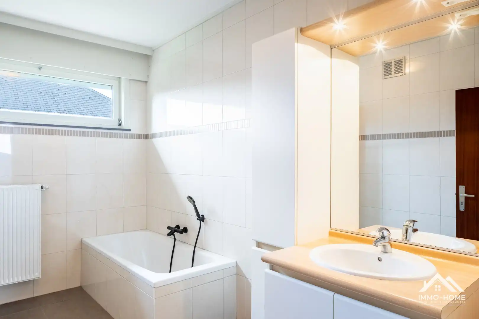 Instapklare vrijstaande bungalow in woonwijk!  foto 16