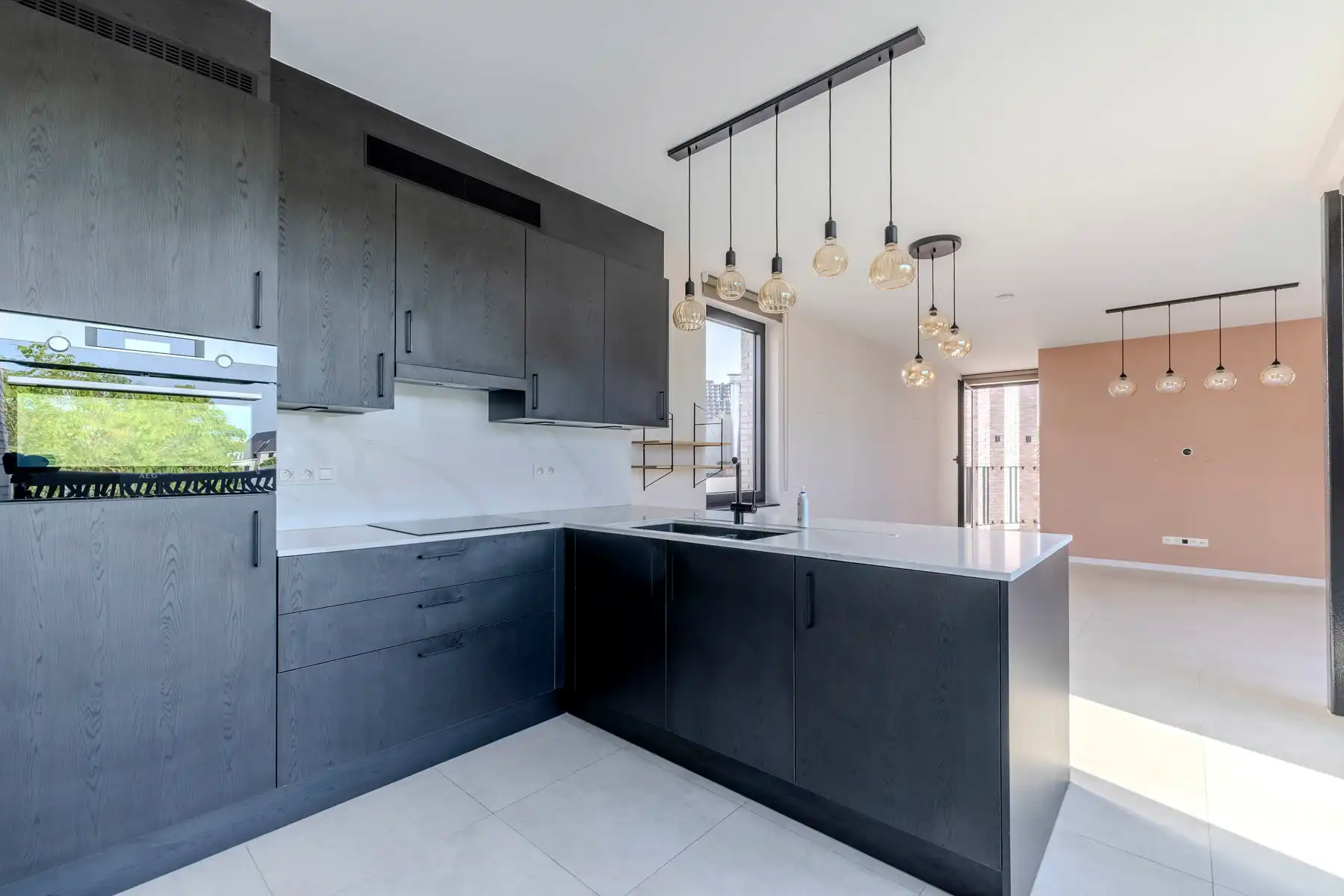Recent appartement met o.a. 2 slaapkamers en staanplaats foto 3