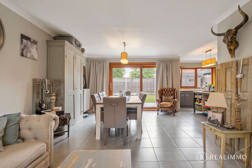 Recente halfopen woning in rustige straat! foto 5