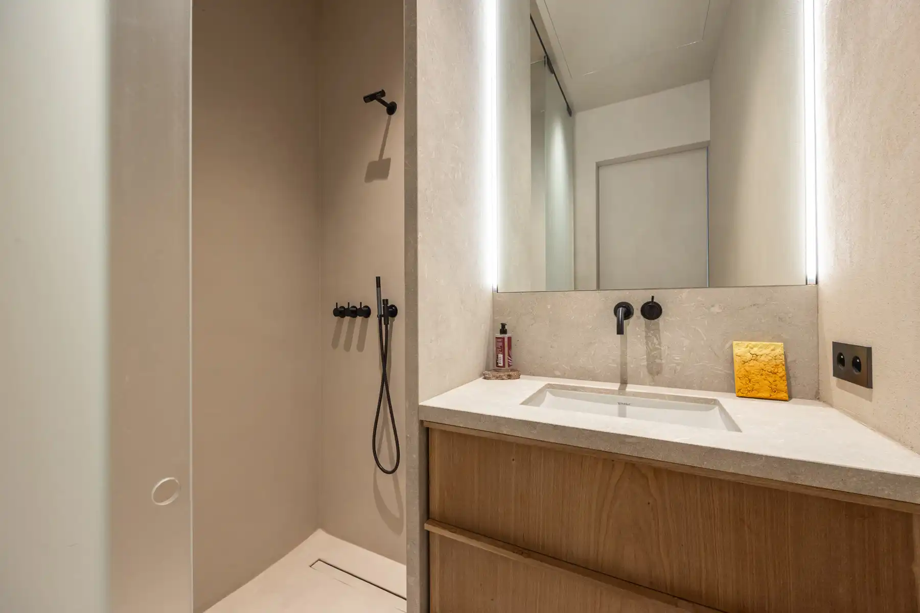 LUXUEUS PENTHOUSE MET PANORAMAZICHT foto 8
