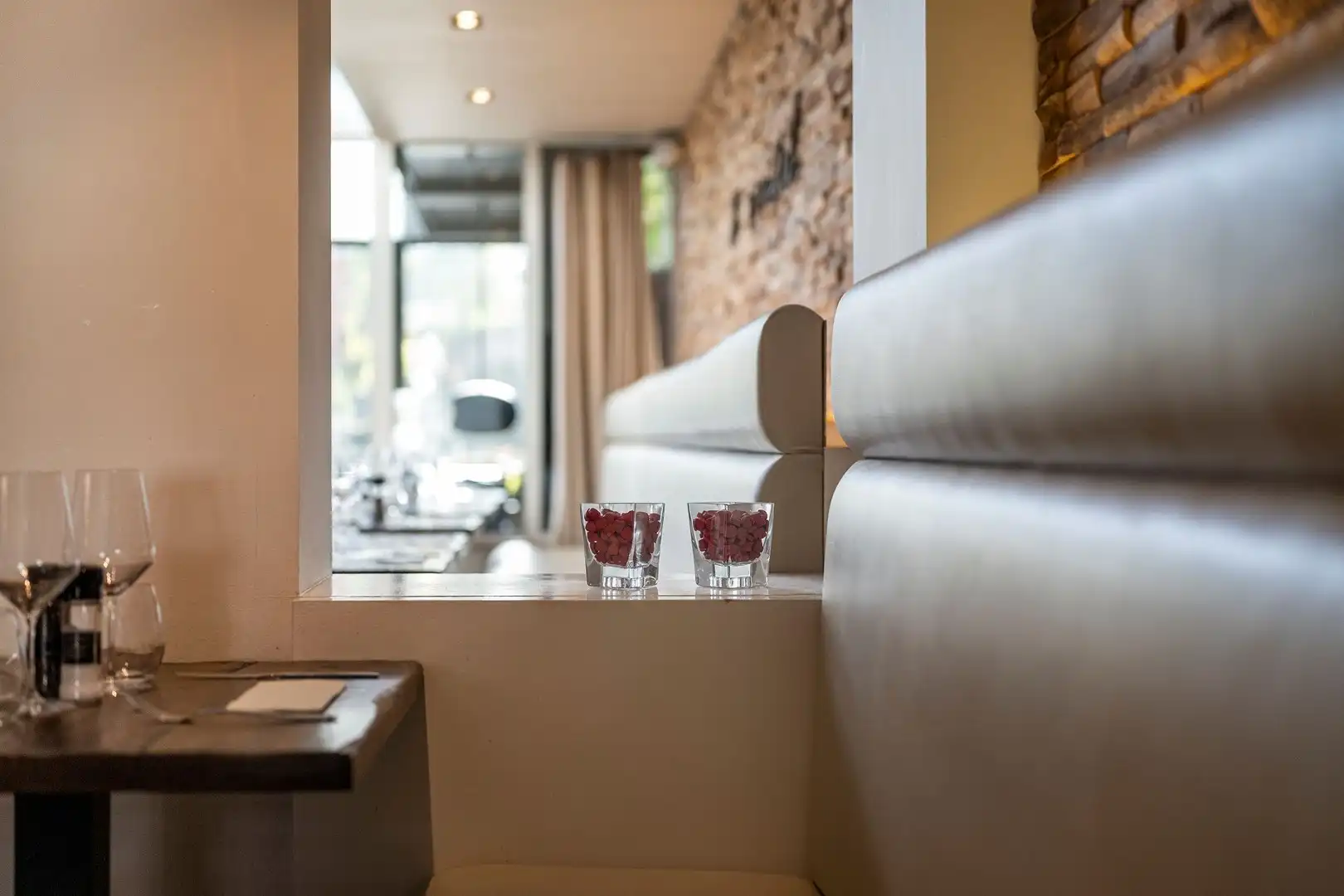 Gebouw waar het gezellige restaurant "De Vondel" is ondergebracht met woonst en voldoende parking op eigen terrein foto 8