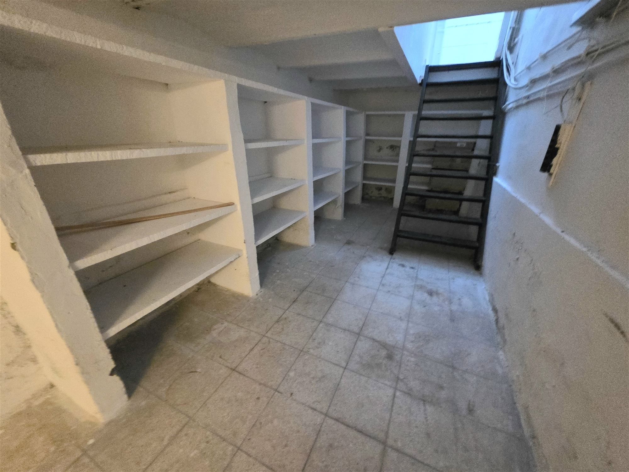 Commercieel pand vlakbij Zeshoek en Station foto 13