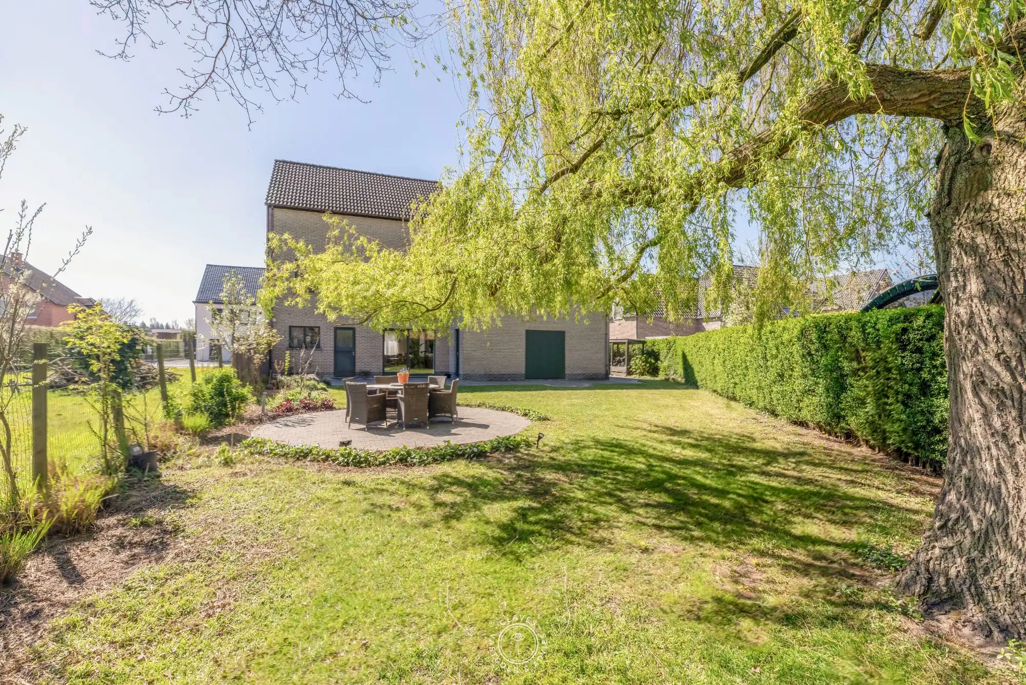 Welgelegen ruime halfopen bebouwing met dubbele garage foto 4