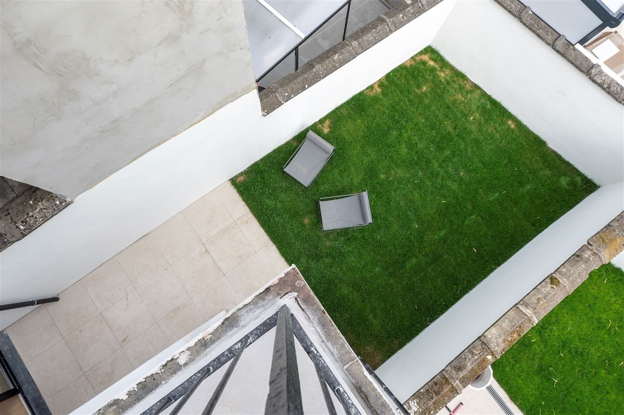 Ruime gerenoveerde woning met tuin foto 28