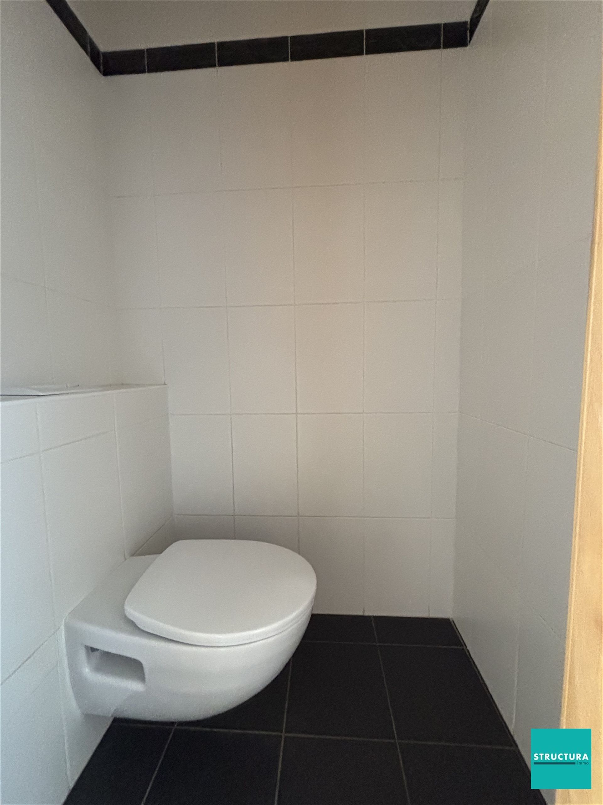Appartement met 3 kamers en ruime garage in centrum Merchtem foto 11