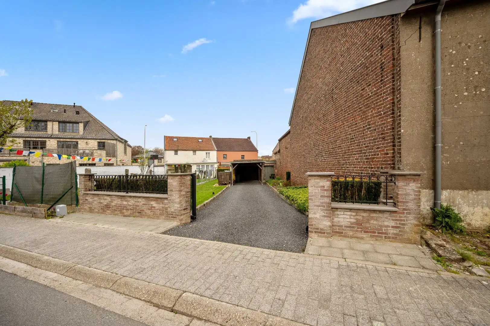 Instapklare rijwoning te Boutersem met tuin en 2 garages foto 26