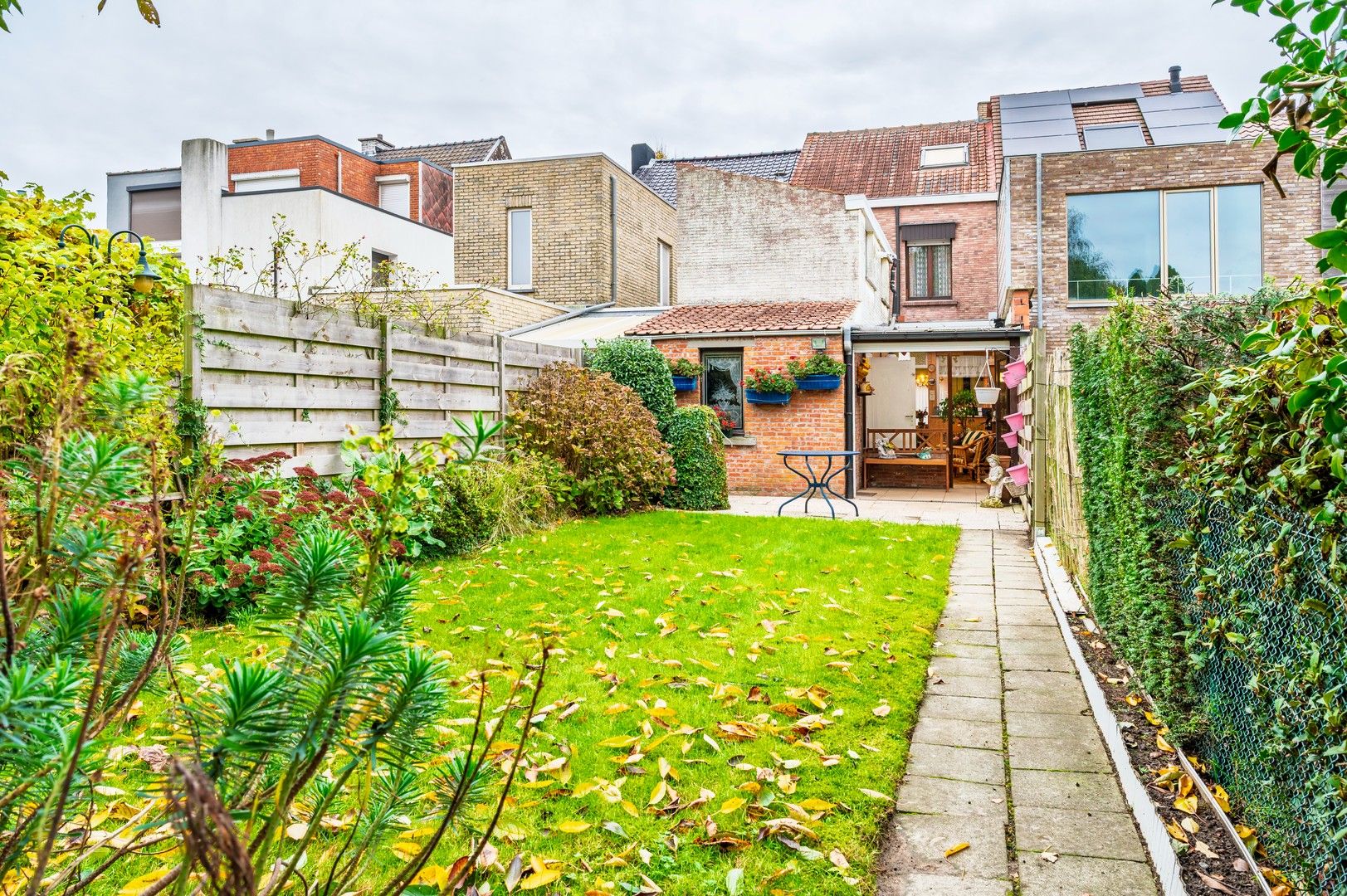 Te renoveren woning met grote tuin foto 18