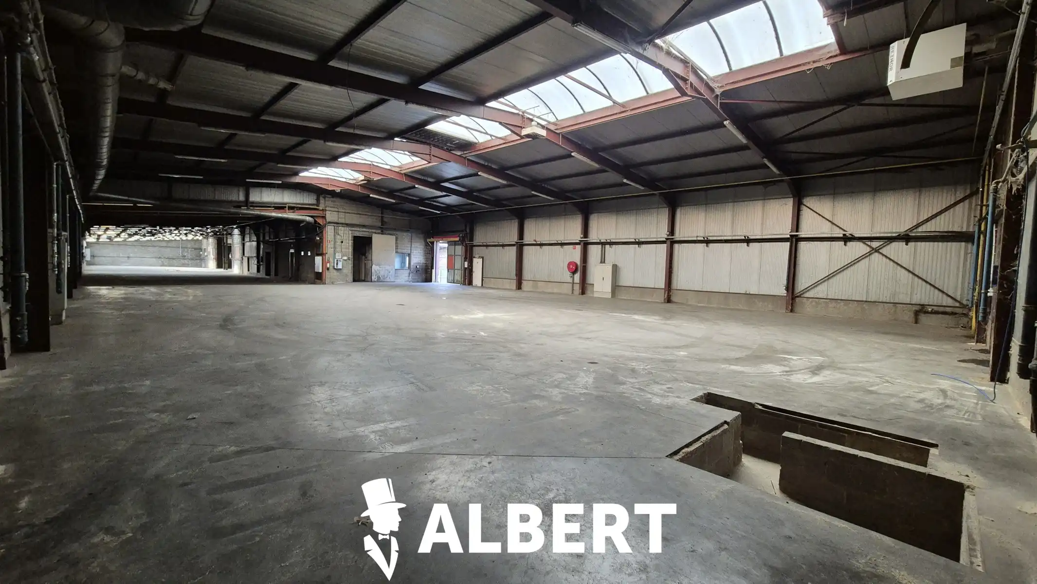 Unit 2 : gesloten loods met afdak foto 6