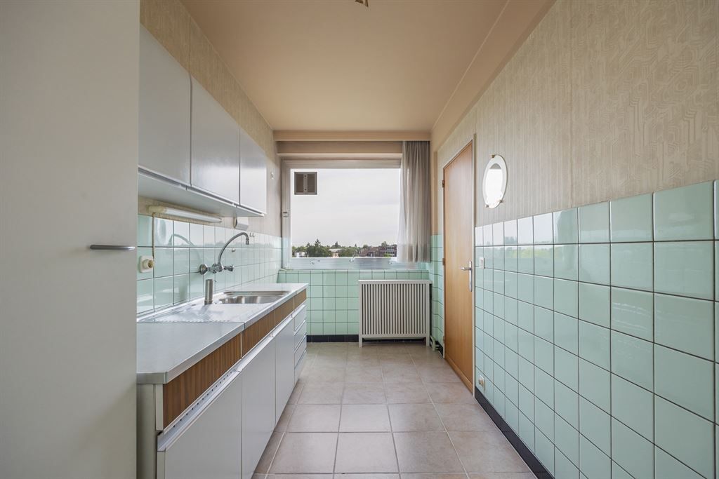 Lichtrijk, op te frissen appartement  foto 6