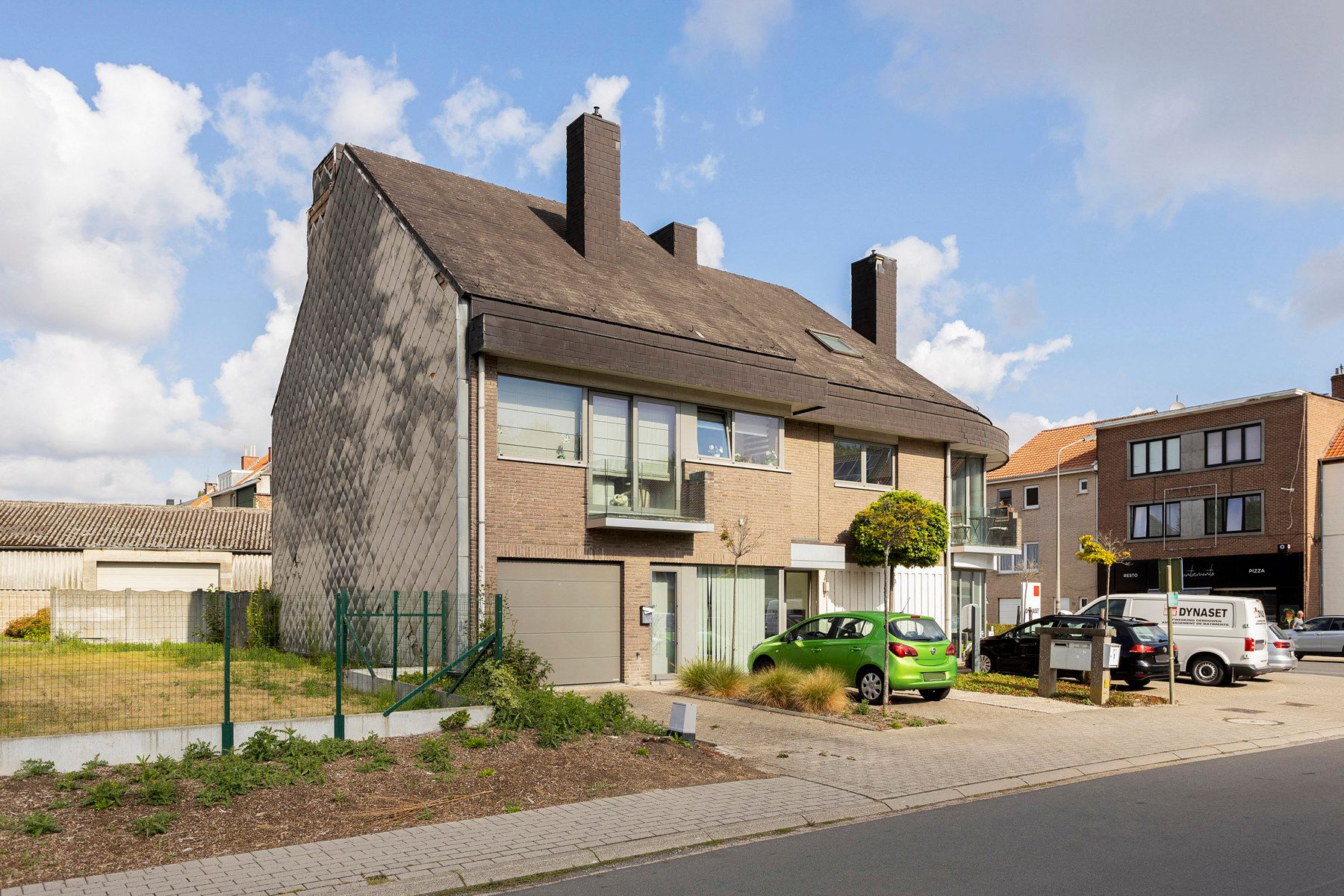Instapklaar en lichtrijk kantoor, vrij beroep of dienstensector met garage, tuin en parkings. foto 20
