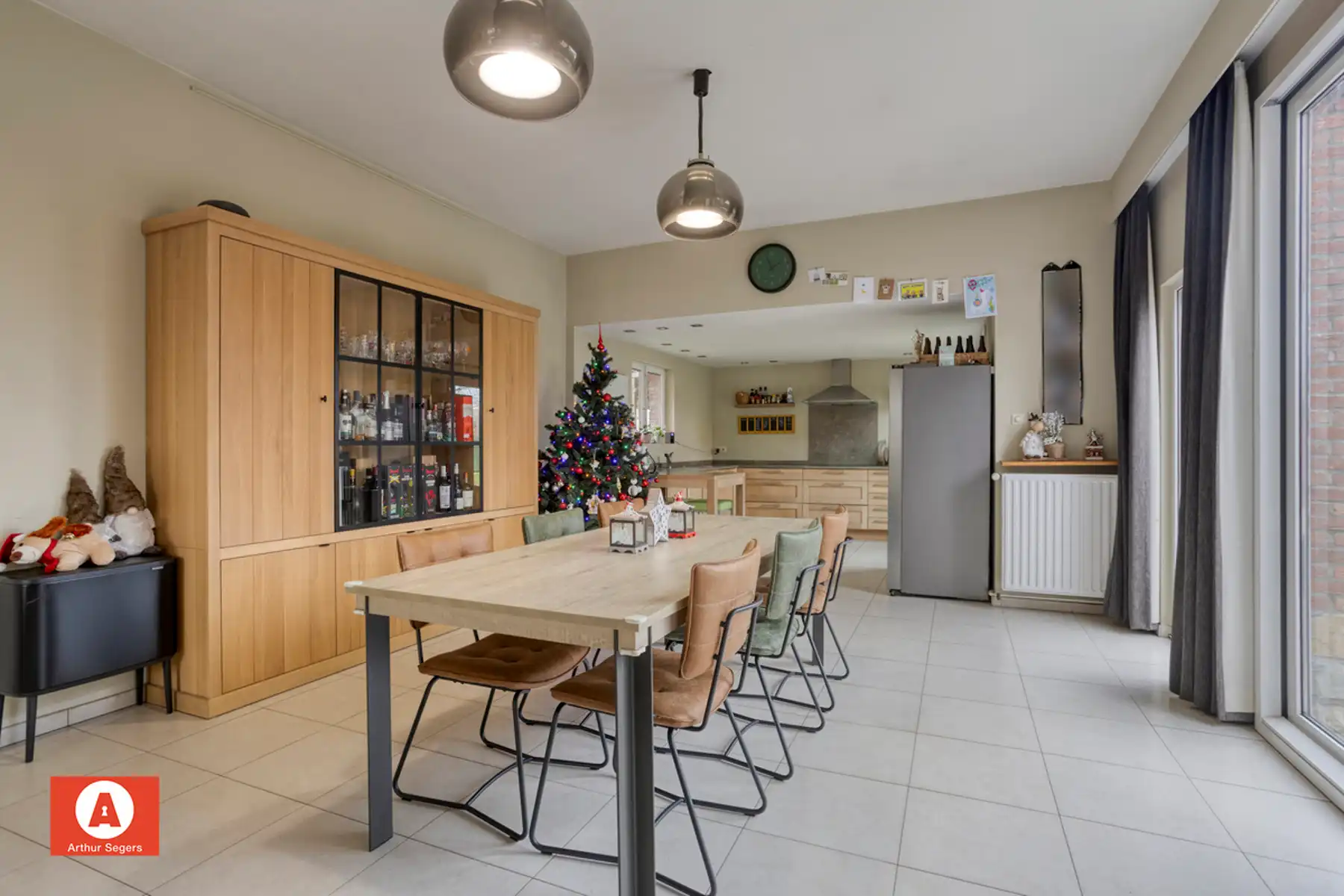 Karaktervolle open bebouwing met 5 slaapkamers en bureau foto 8