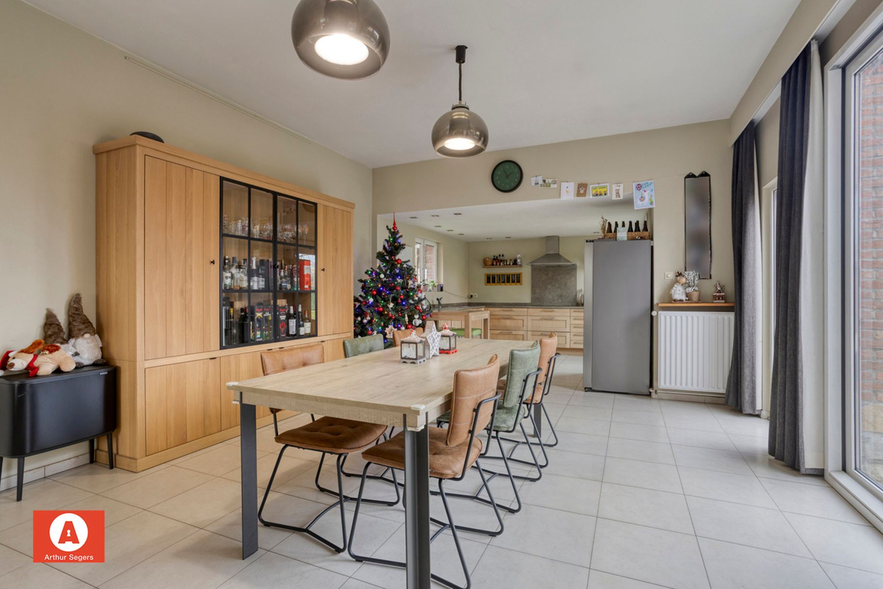 Karaktervolle open bebouwing met 5 slaapkamers en bureau foto 8