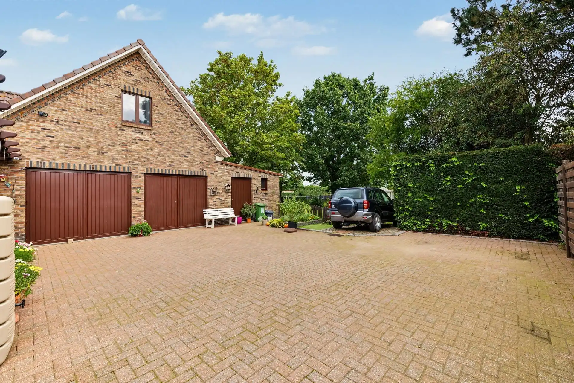 Ruim opgezette, landelijke woning mooie tuin op een perceel van ca. 3.028m² foto 21