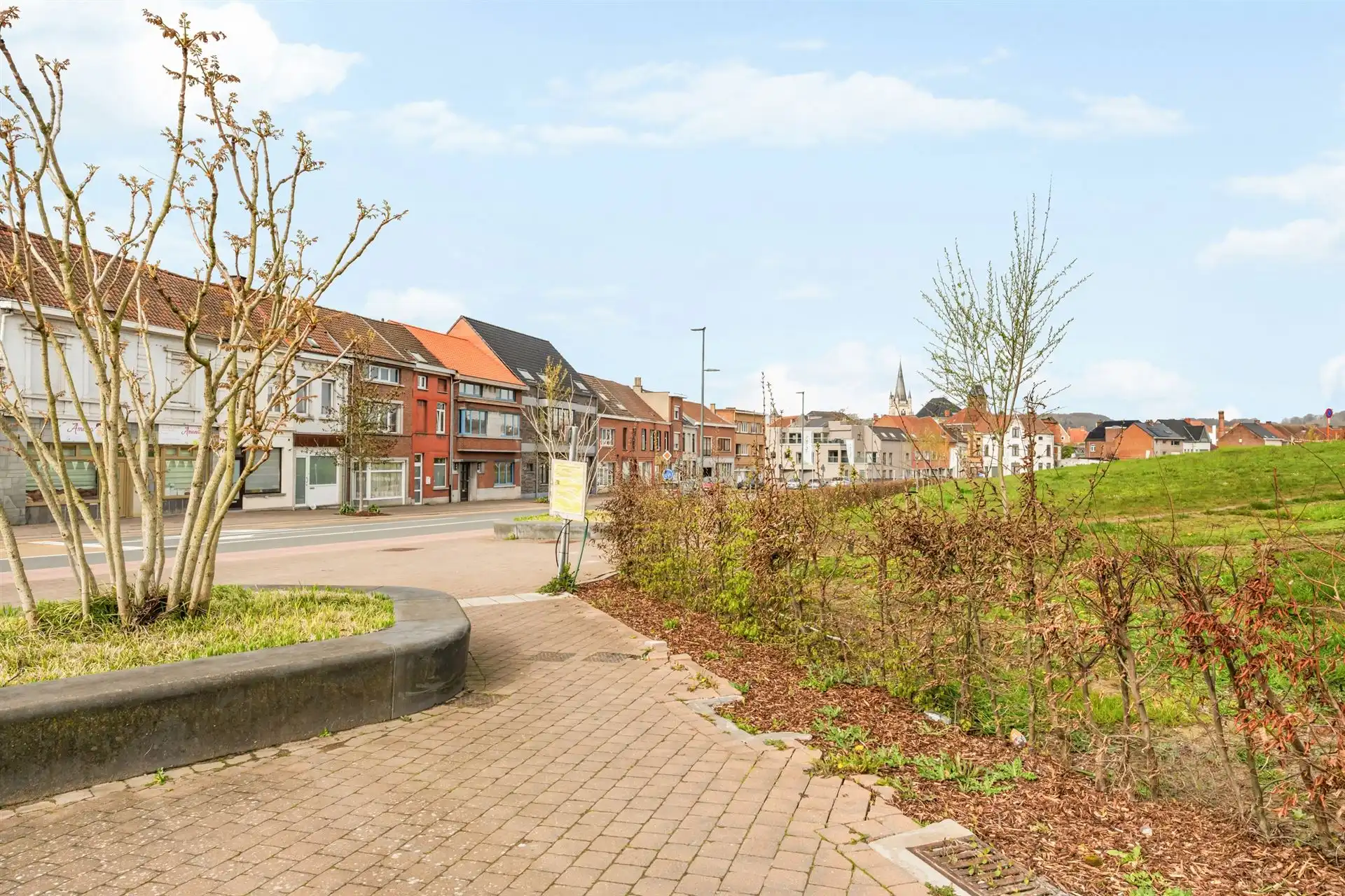 Centraal gelegen instapklare woning met 3 slpk & grote tuin foto 3