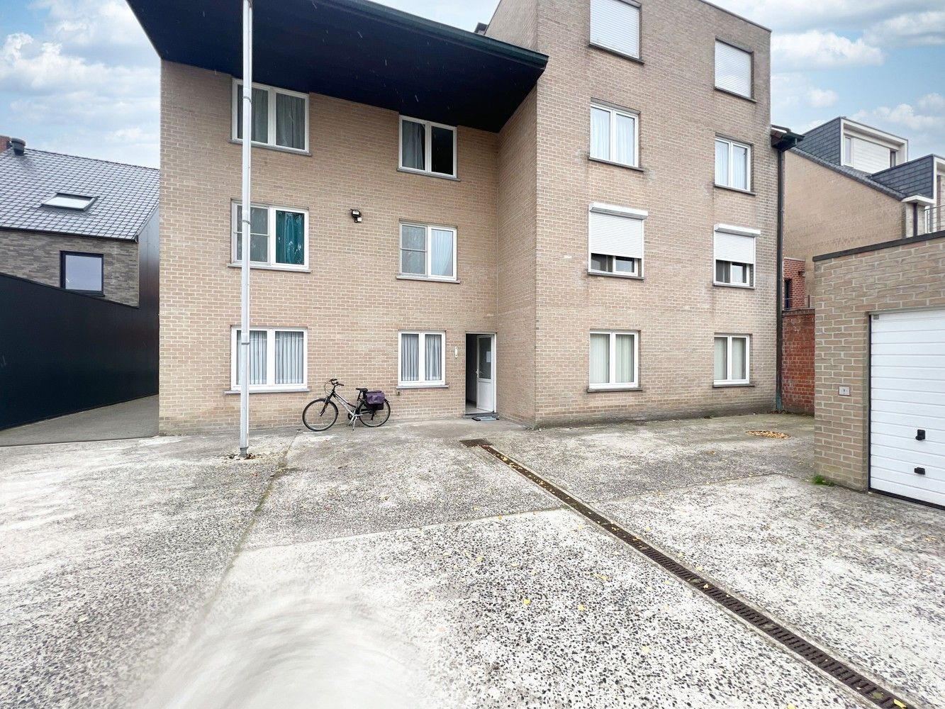 Instapklaar appartement (2 slpks) + apart bijgebouw! foto 11