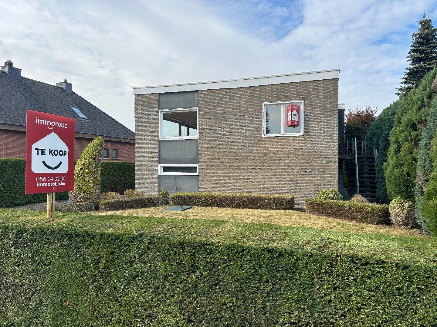 Stevige architectenwoning op toplocatie te koop in het Villapark in Waregem. Uniek renovatieproject! foto 2