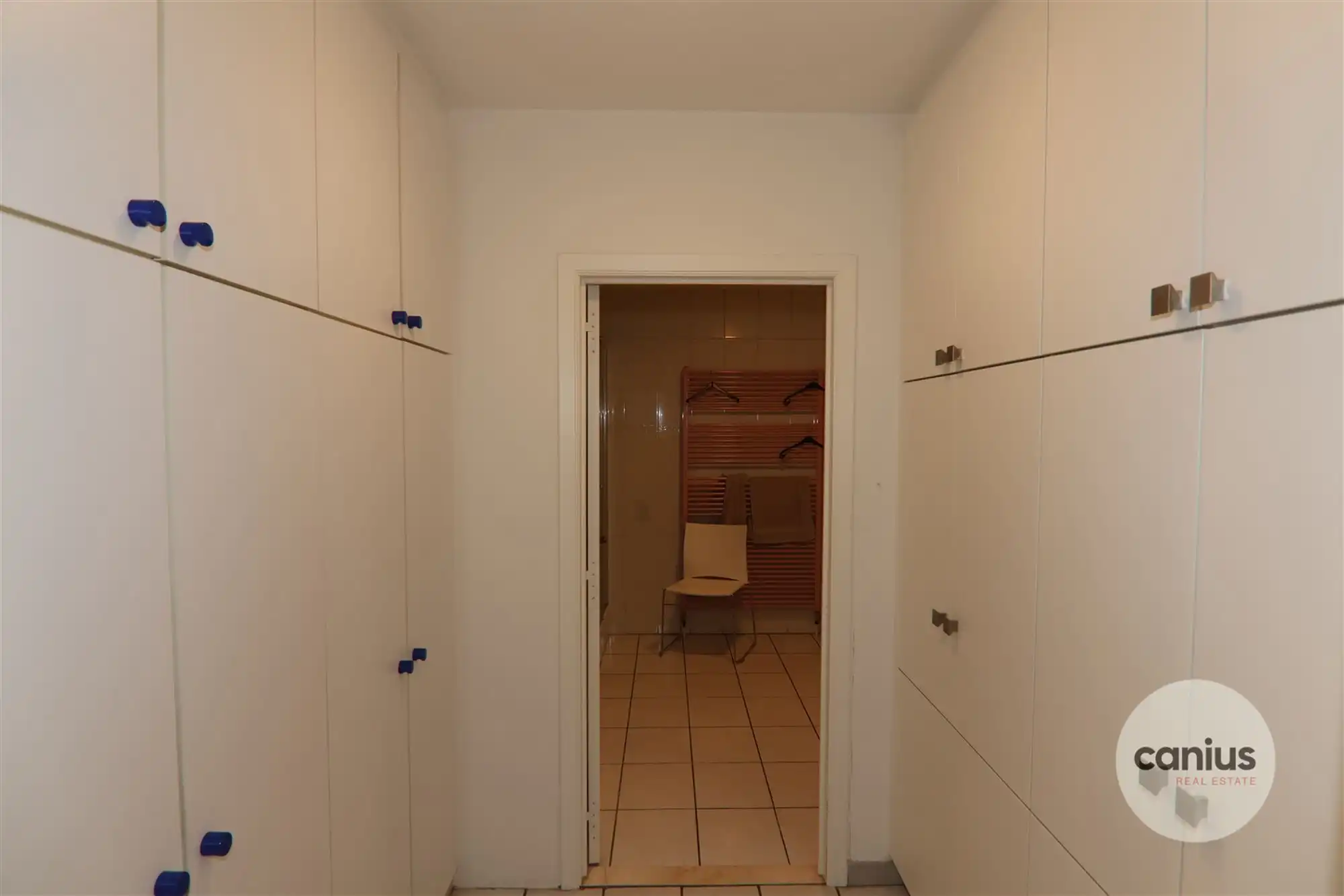 COMMERCIEEL GEBOUW MET MAGAZIJN EN WONING OP EEN ZICHTBARE LOCATIE  foto 12
